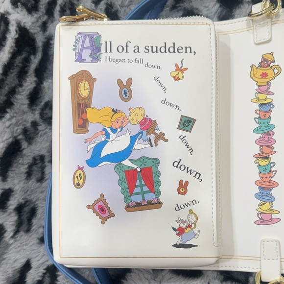 Loungefly Disney Alice In Wonderland Classic Boos Convertible Crossbody/Backpack - Picture 5 of 9